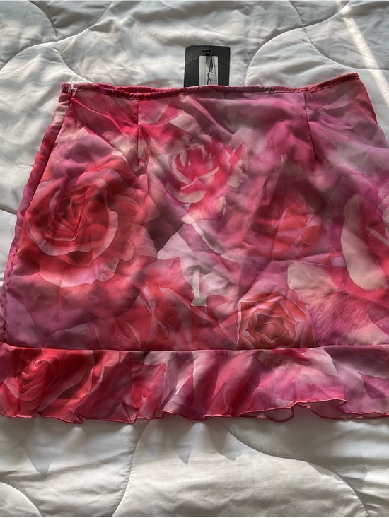PrettyLittleThing Dresses & Skirts - PrettyLittleThing Floral Women's Skirt
